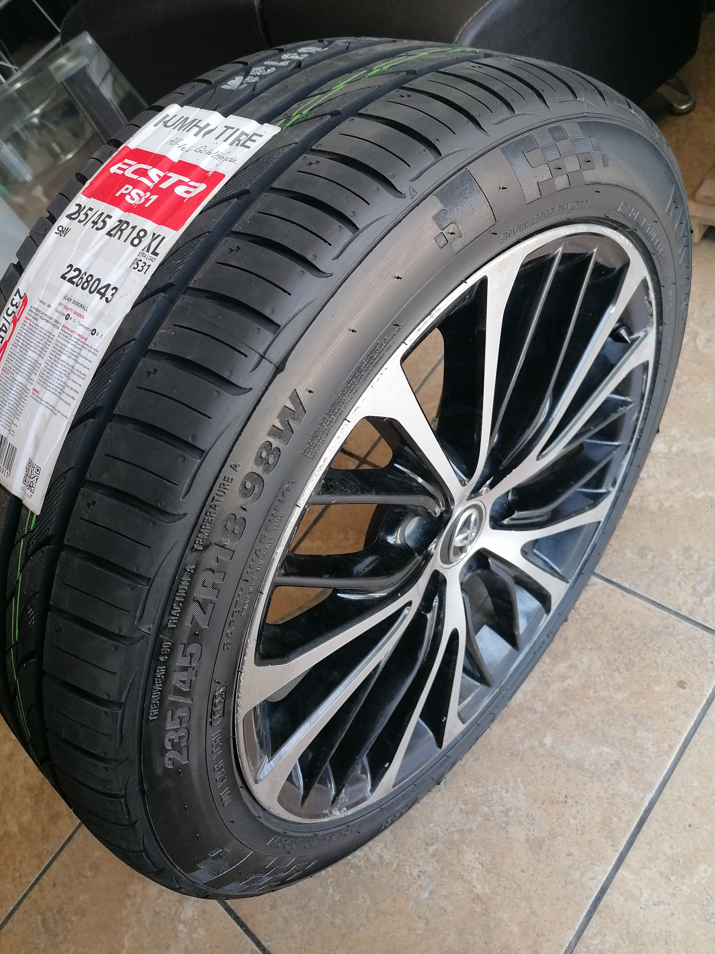 Kumho Ecsta